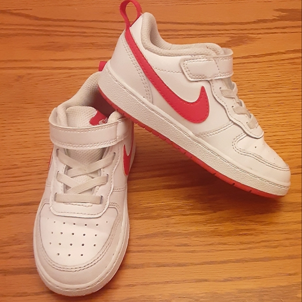 Nike tennis shoe
